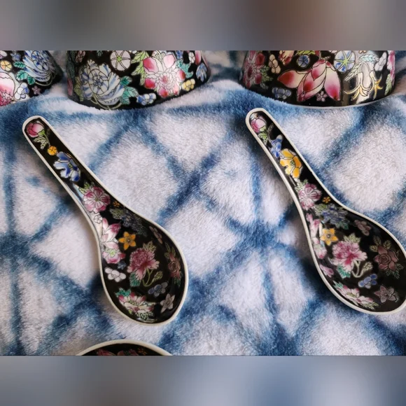 Jingdezhen 9 Peices Millefleur Famille Noire 4 Bowls, 4 Spoons & 1 Serving Spoon - Picture 3 of 12